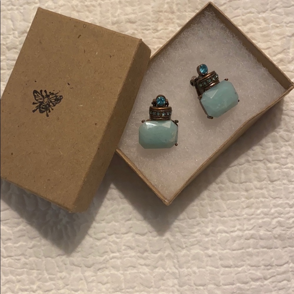 ❄️🎄Vintage Milky Aquamarine Clip On Earrings❄️🎄
